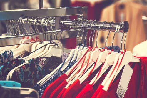 服裝行業(yè)復(fù)蘇了 服裝品牌商和加工廠機(jī)會(huì)來(lái)了 東方證券給出答案