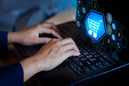 概念手寫顯示數(shù)字購物在彩色墻上通過互聯(lián)網(wǎng)方形矩虛幻卡通木購買產(chǎn)品或服務的